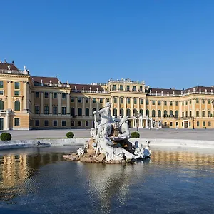 Schloss Schoenbrunn Grand Vienne