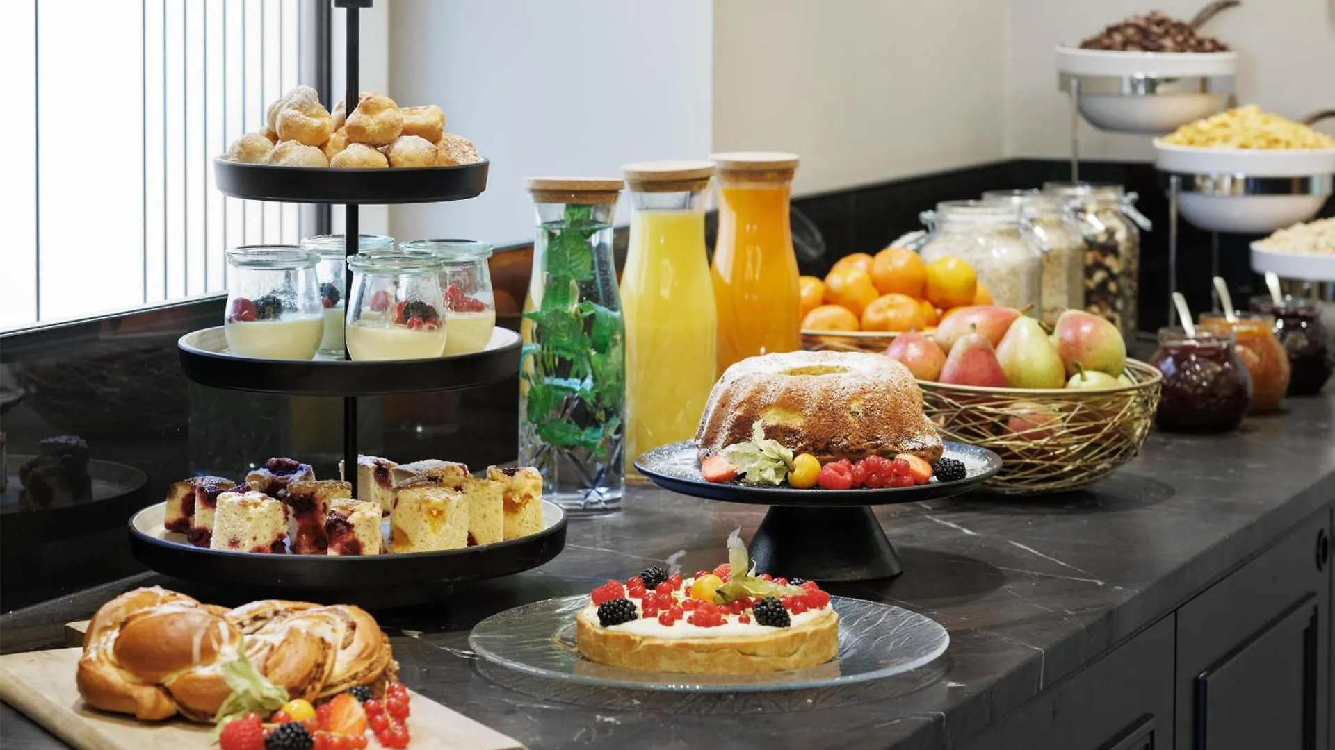 ****  Hotel Astoria Vienna, Curio Collection By Hilton Austria