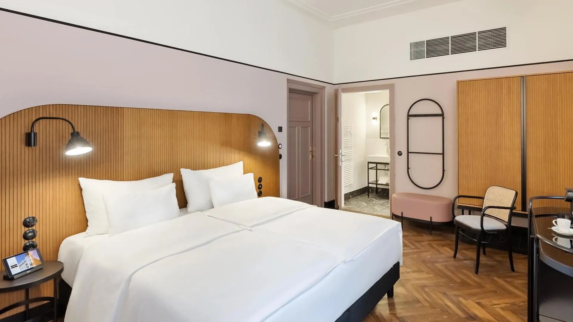 Hotel Astoria Vienna, Curio Collection By Hilton