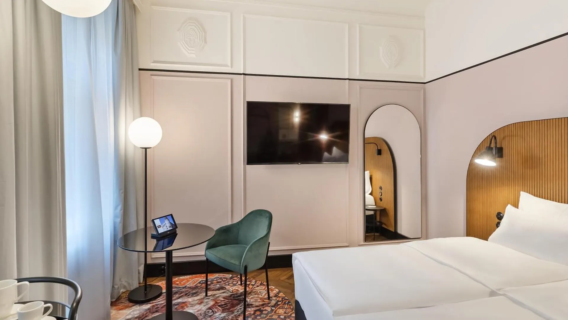 ****  Hotel Astoria Vienna, Curio Collection By Hilton Austria