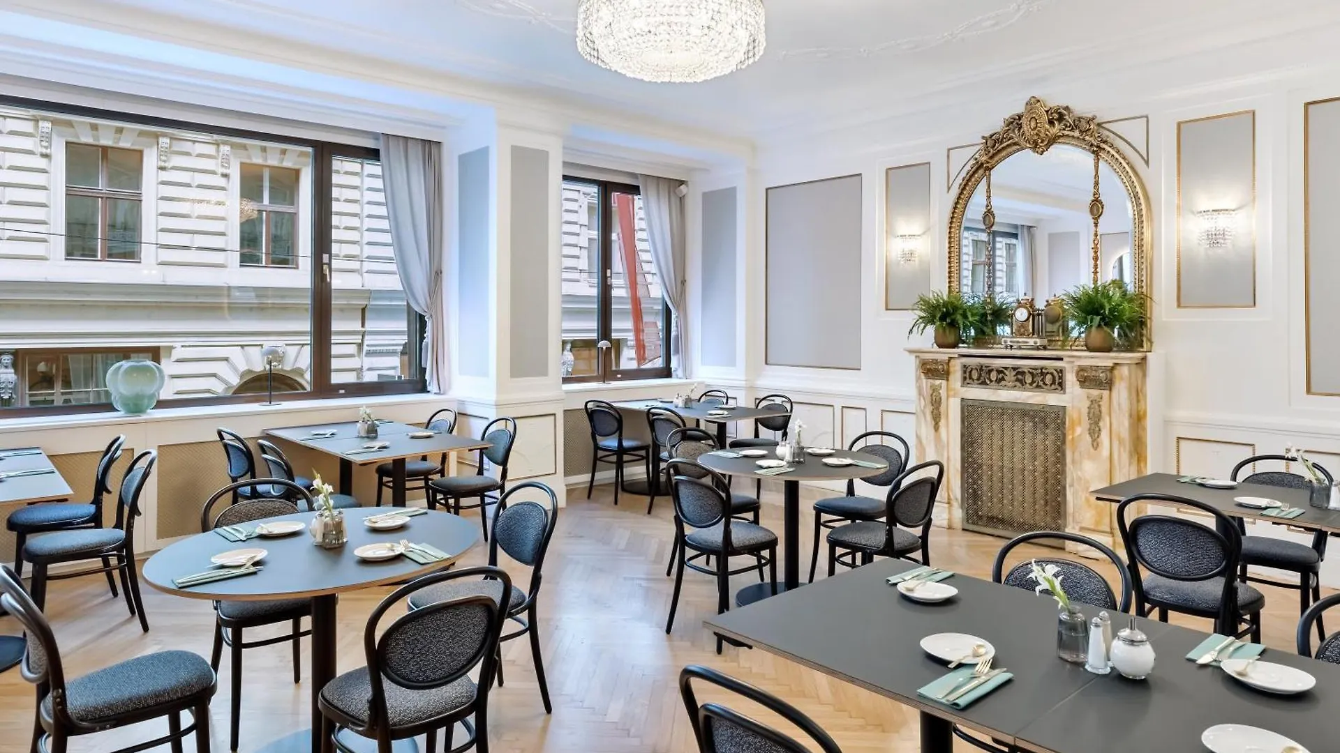 ****  Hotel Astoria Vienna, Curio Collection By Hilton Austria